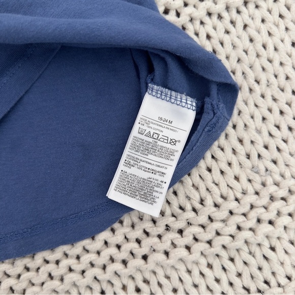 Old Navy Chic Unisex Short-Sleeve Graphic T-Shirt for Toddler 18-24 Months - Picture 5 of 5